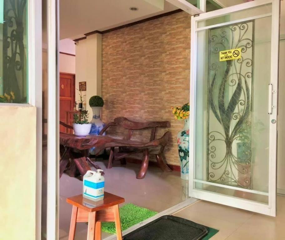 فندق جي إم باكباكرز هومتل غيماراس المظهر الخارجي الصورة